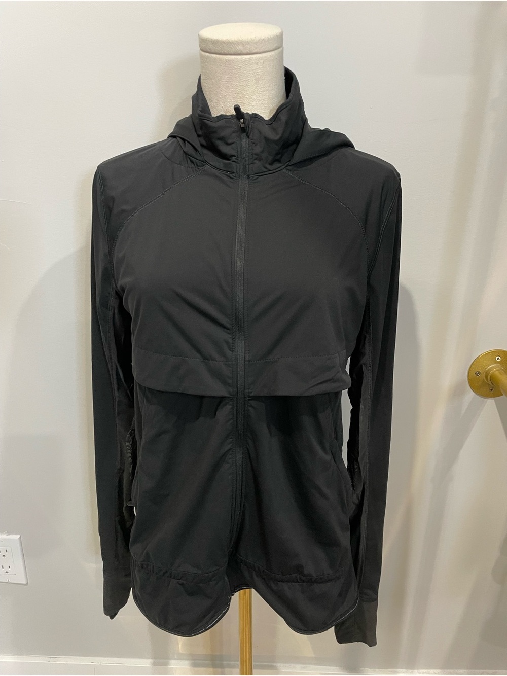 Lululemon Kicking Asphalt Jacket Black Windbreaker. Size 6